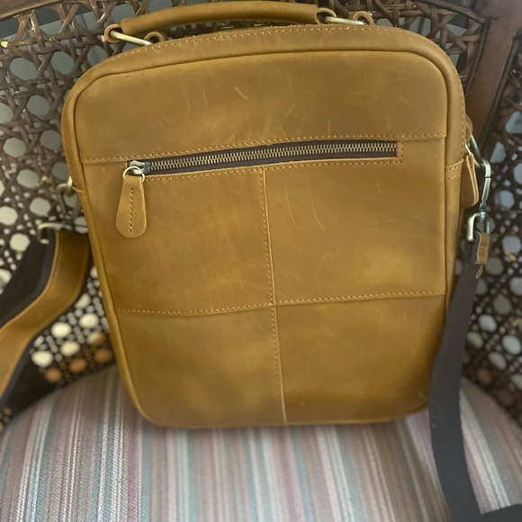 Elegant Brown Leather Messenger Bag for Men - Picture 7 of 16